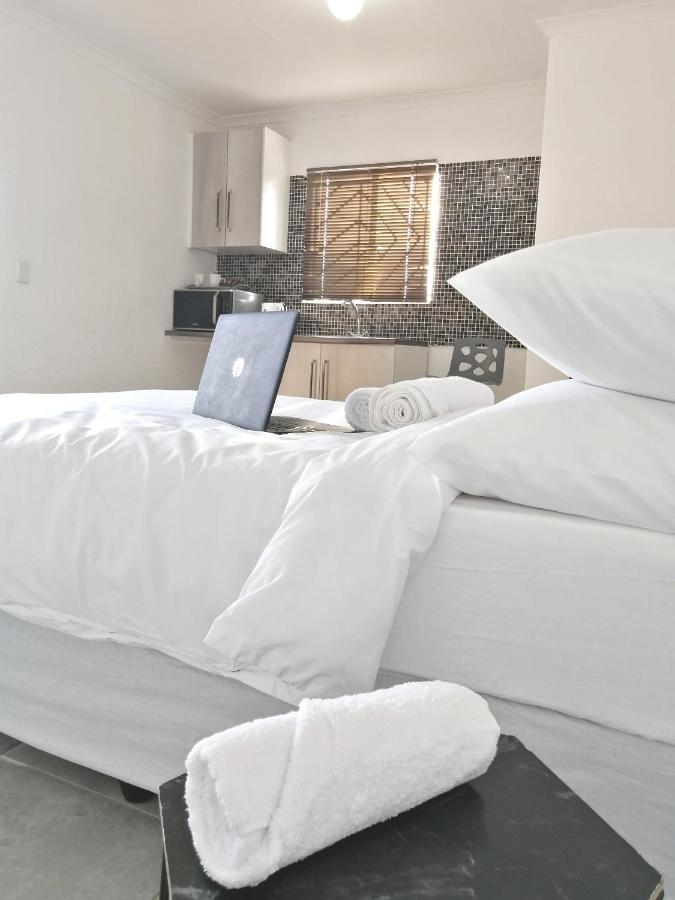Cosmo Sleepover Roodepoort Esterno foto