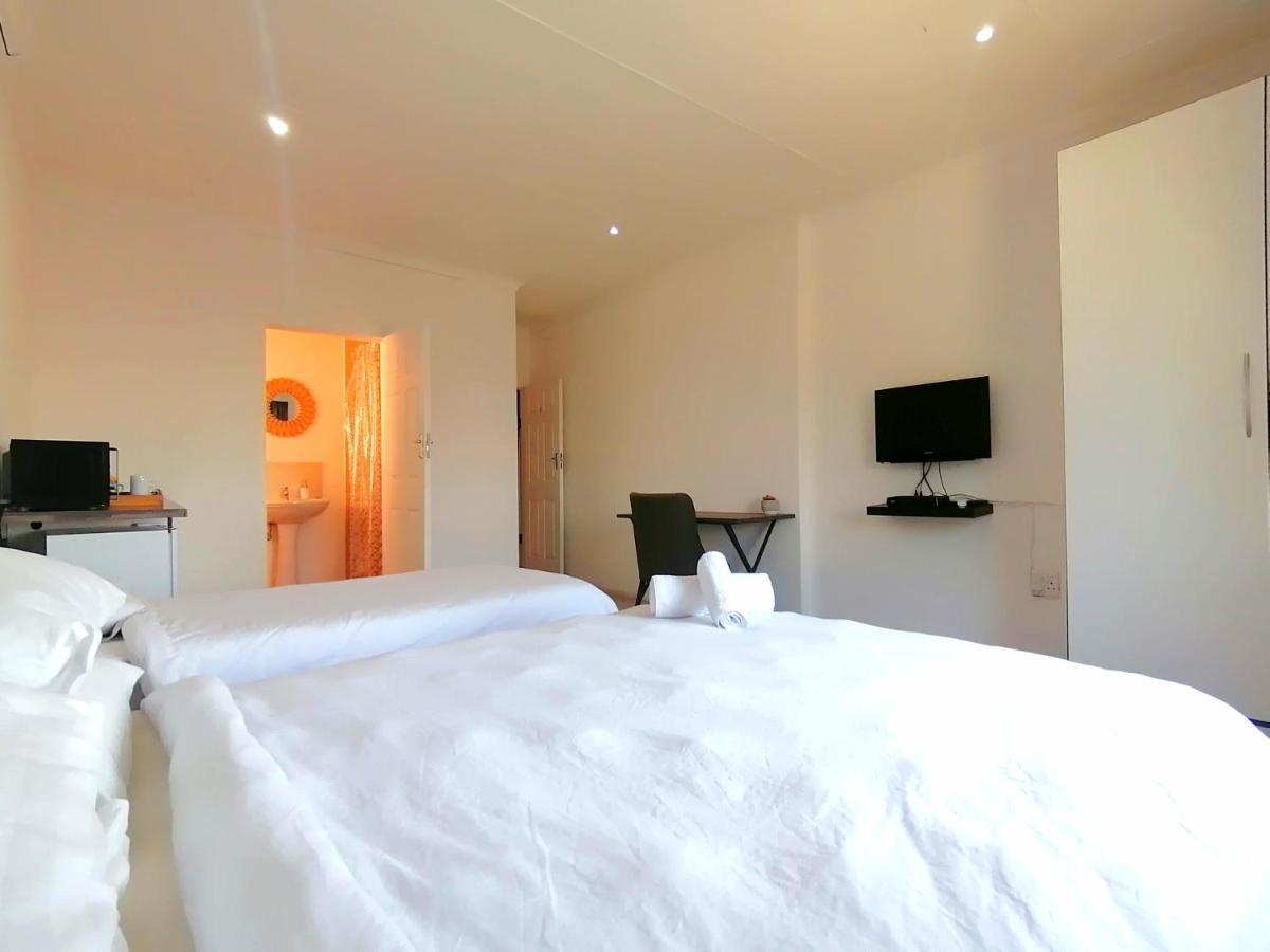 Cosmo Sleepover Roodepoort Esterno foto