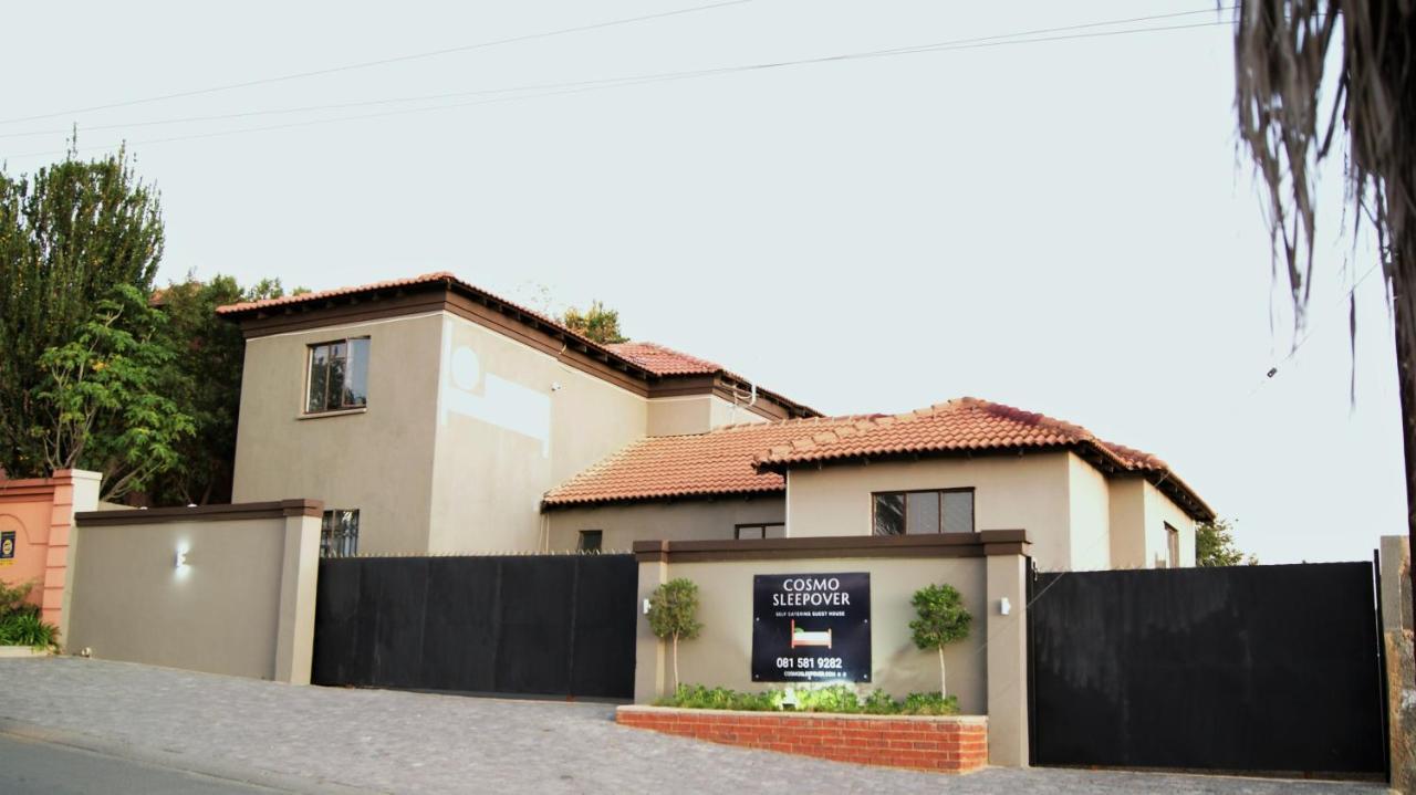 Cosmo Sleepover Roodepoort Esterno foto