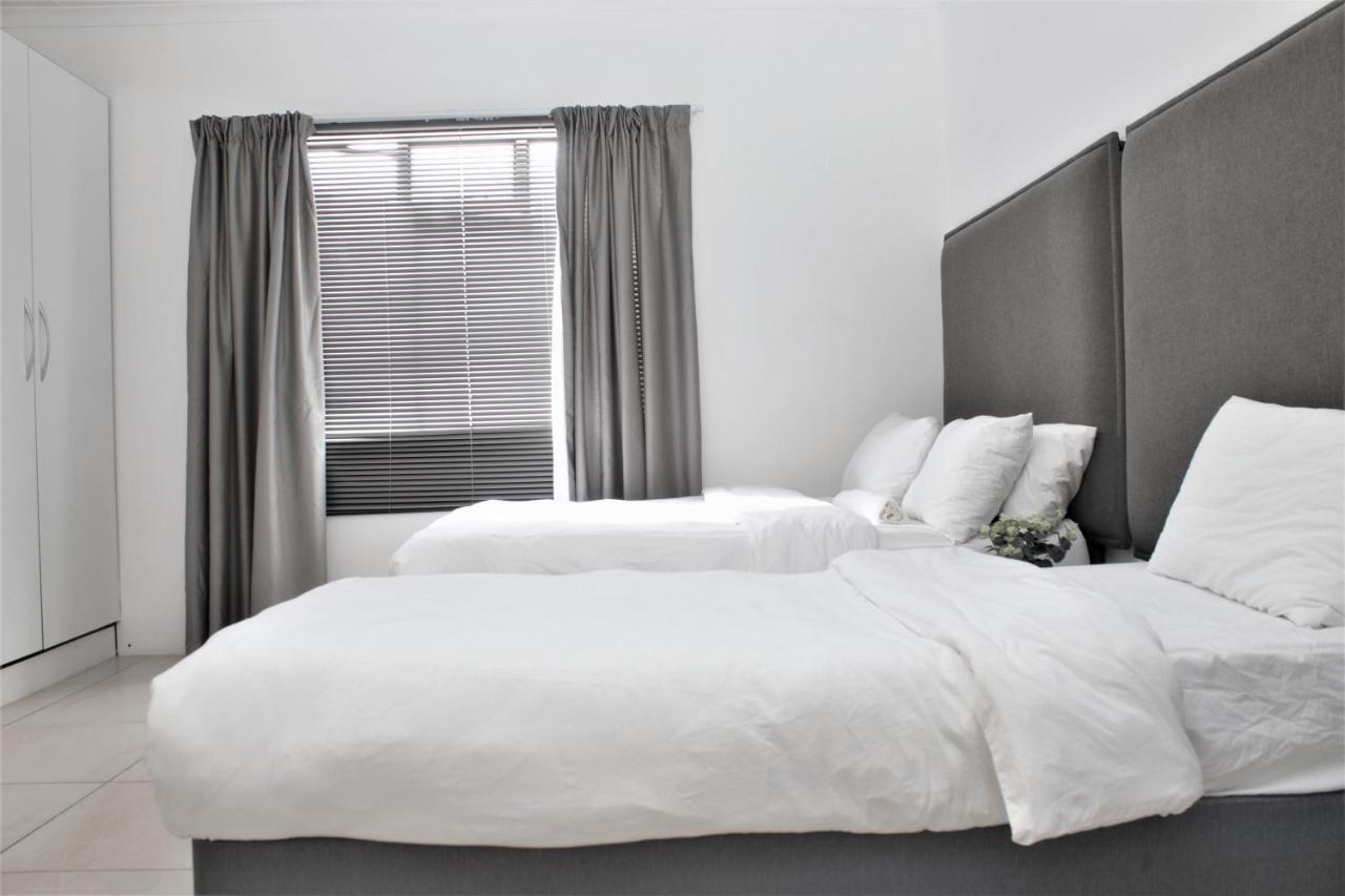 Cosmo Sleepover Roodepoort Esterno foto