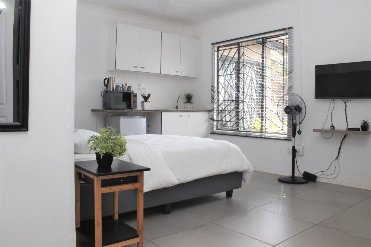 Cosmo Sleepover Roodepoort Esterno foto
