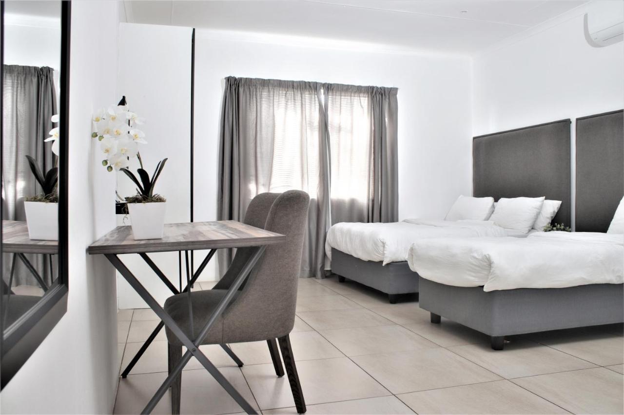 Cosmo Sleepover Roodepoort Esterno foto
