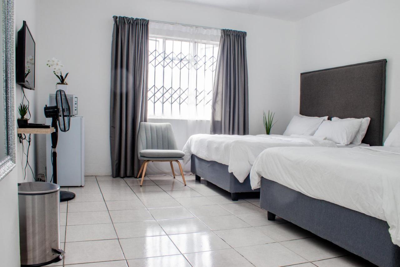 Cosmo Sleepover Roodepoort Esterno foto