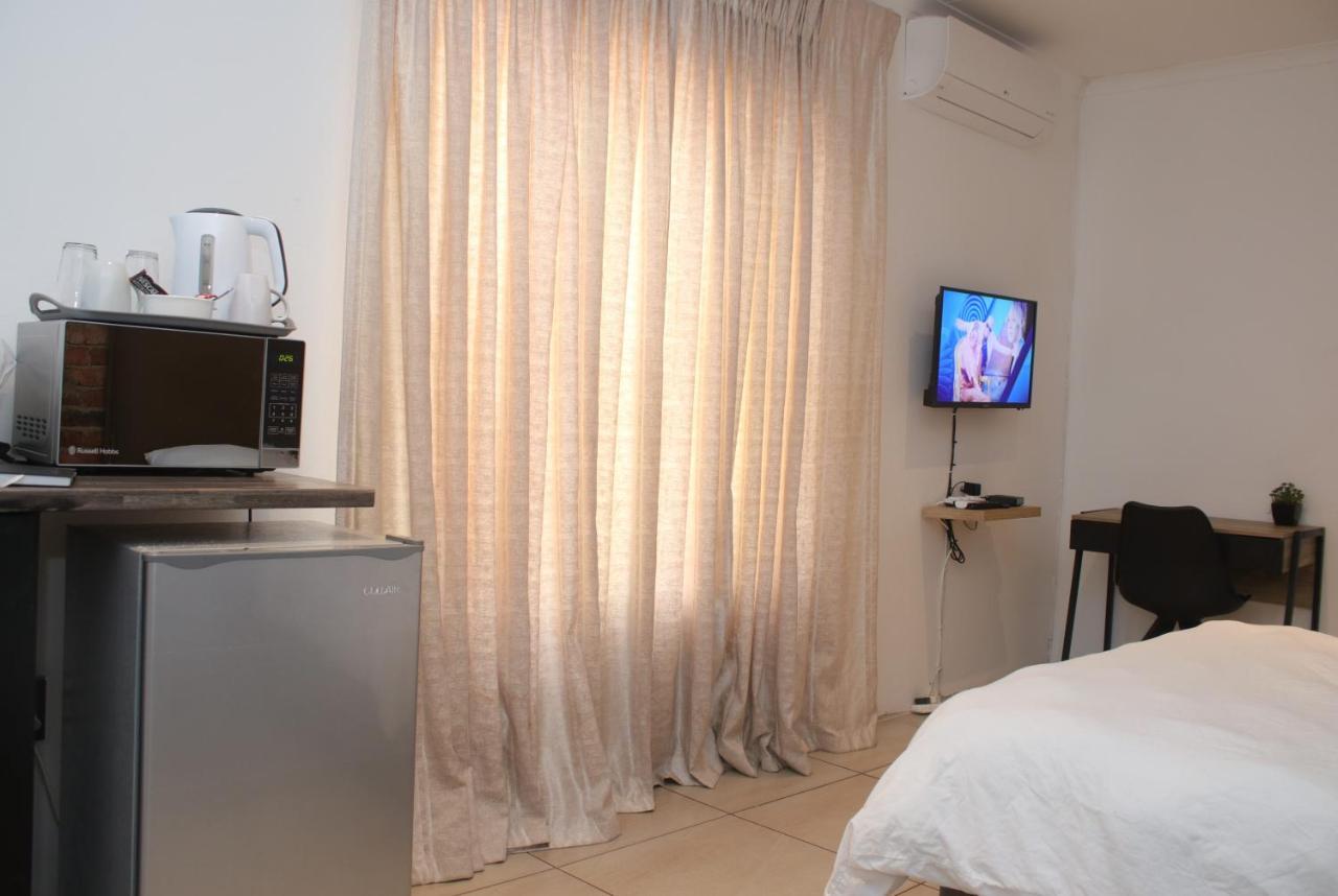 Cosmo Sleepover Roodepoort Esterno foto