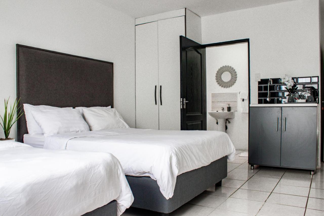 Cosmo Sleepover Roodepoort Esterno foto