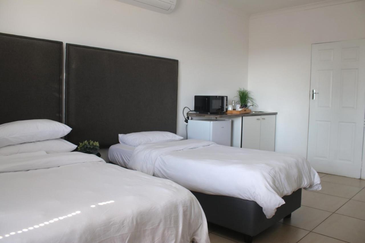 Cosmo Sleepover Roodepoort Esterno foto