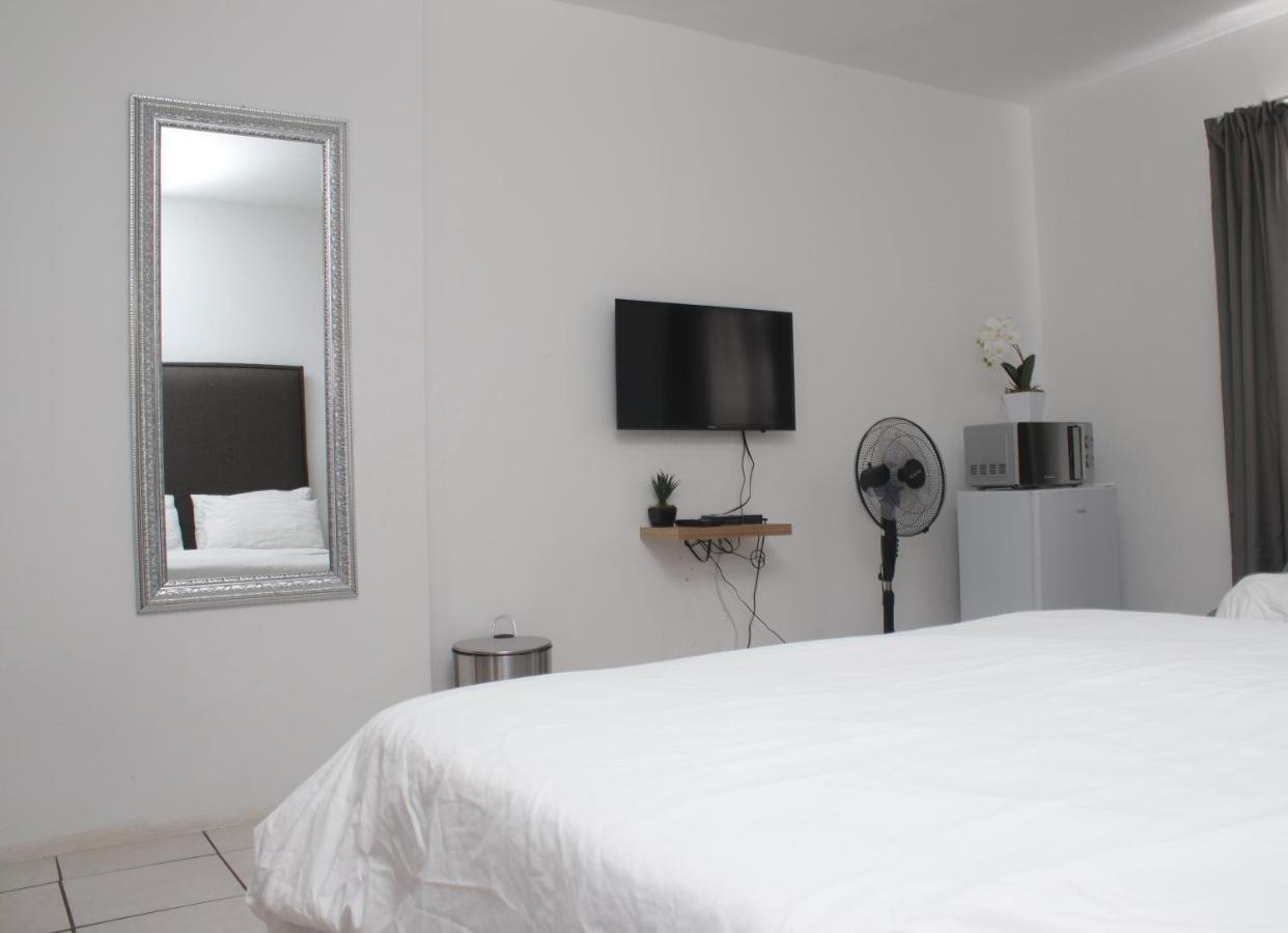 Cosmo Sleepover Roodepoort Esterno foto